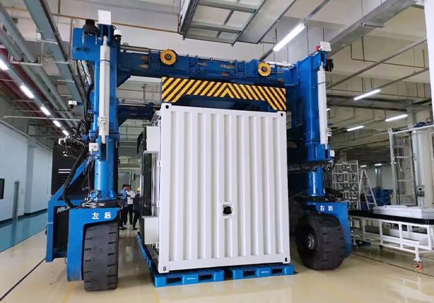 储能箱跨运车###Energy Storage Container Straddle Carrier